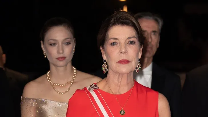 Monaco: prinses Caroline verrast op gala