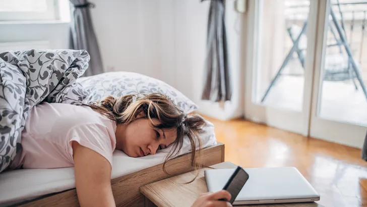 Zo kun je jezelf trainen om wakker te worden voor de wekker gaat