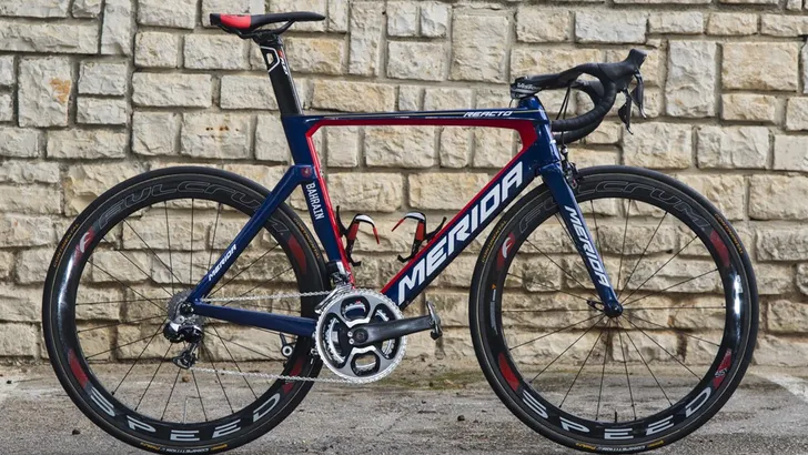 Bahrain Merida shopt nog twee renners
