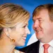 Oranjes: verhuiswagens bij Huis ten Bosch