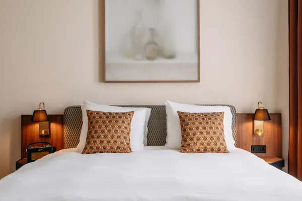 Ruim, rustig en met een vleugje huiselijkheid – de Deluxe Studio voelt meteen als jouw eigen plek in Den Haag.