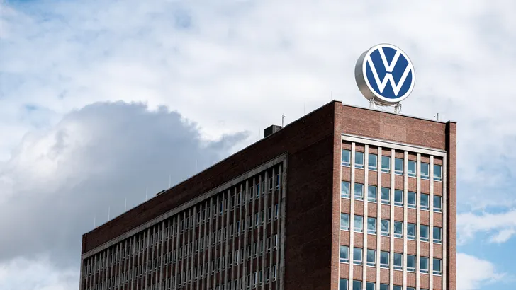 Onrust bij Volkswagen: Salarisbevriezing in 2026 en totale hervorming salarishuis