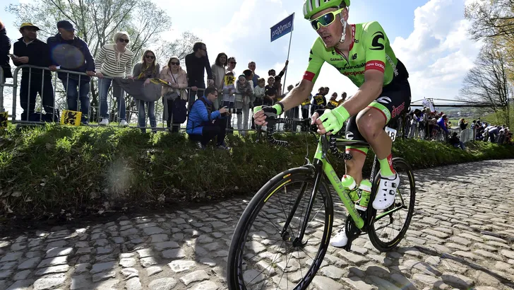 Eens of oneens: Dylan van Baarle staat zondag op het podium in Roubaix