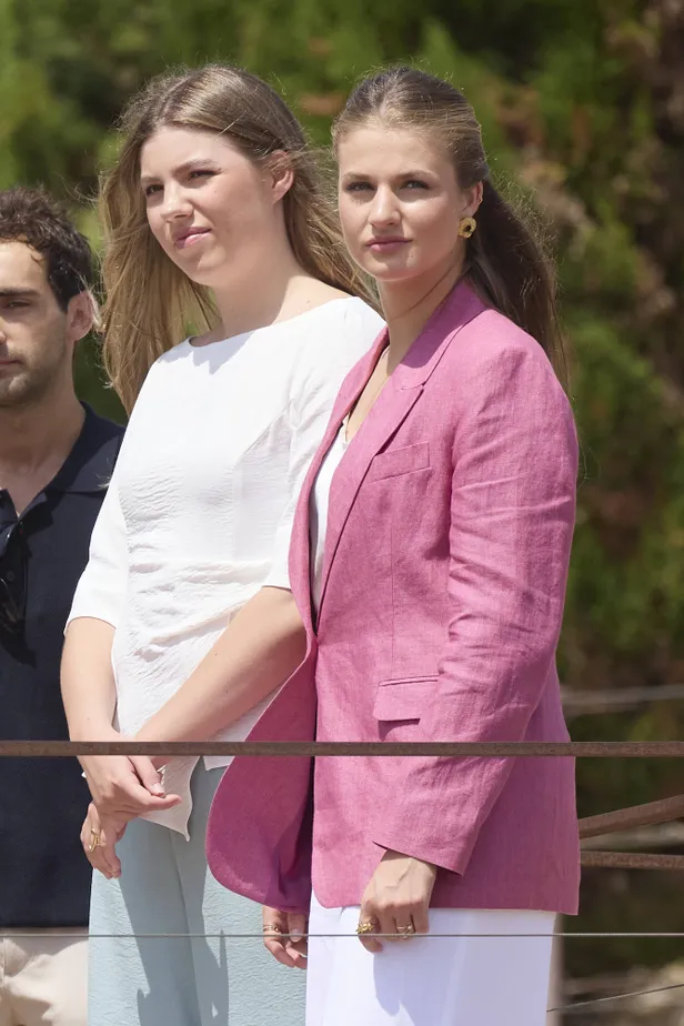 Alles over de Spaanse royals: kroonprinses Leonor en prinses Sofía in Catalonia, Spanje, juli 2026.