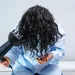 vrouw föhn met diffuser
