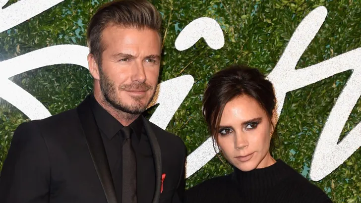 David en Victoria Beckham delen nostalgische trouwfoto's