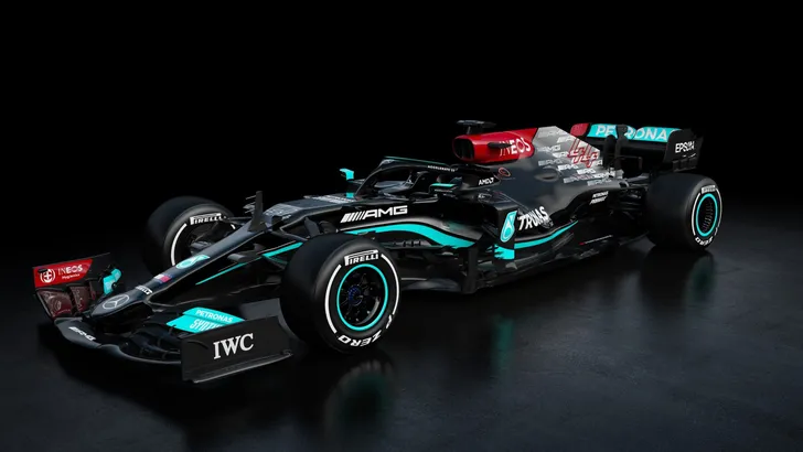 Mercedes W12 gaat voor achtste titel