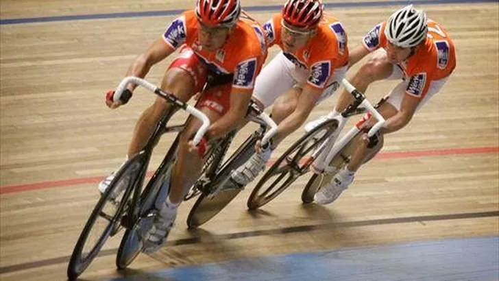 Bartko/Ligthart/Van Bon vooraan in Apeldoorn