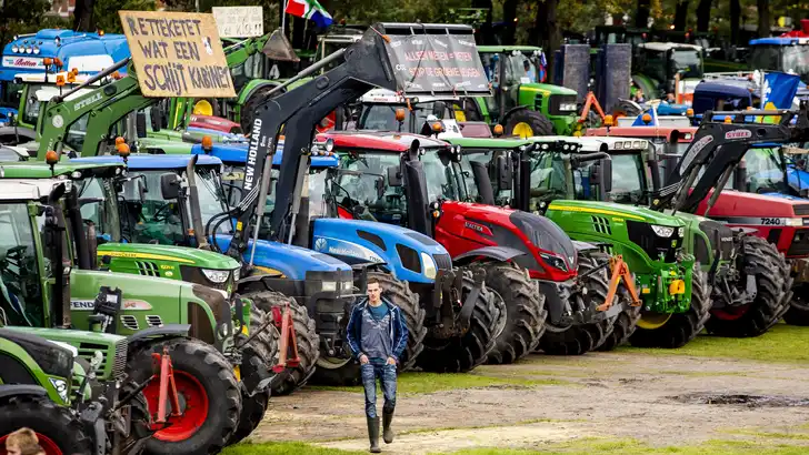 Politici gaan onder zware beveiliging naar boeren
