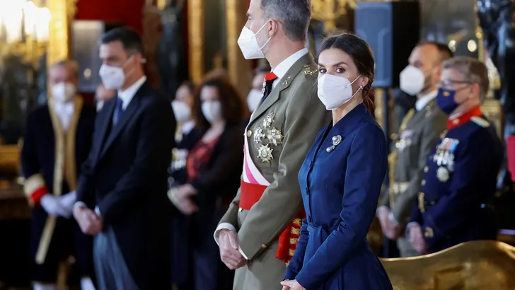 Letizia strooit met juwelen, Felipe raapt ze op!