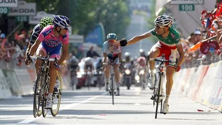 GIRO: Jury ontneemt Visconti de ritzege