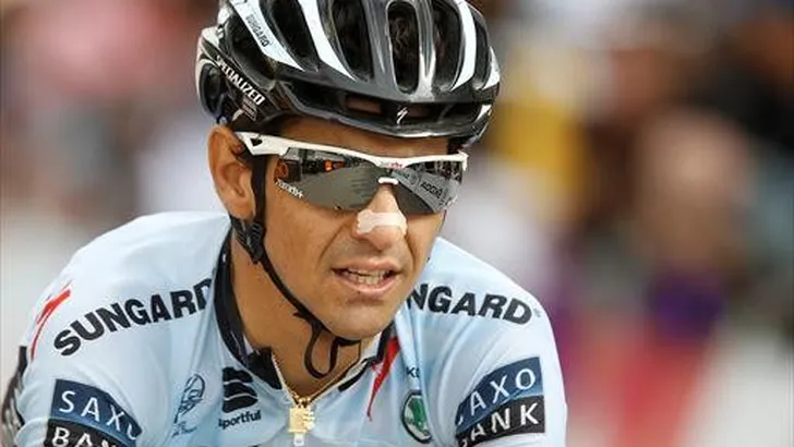 Navarro en Noval staan Contador bij in Vuelta