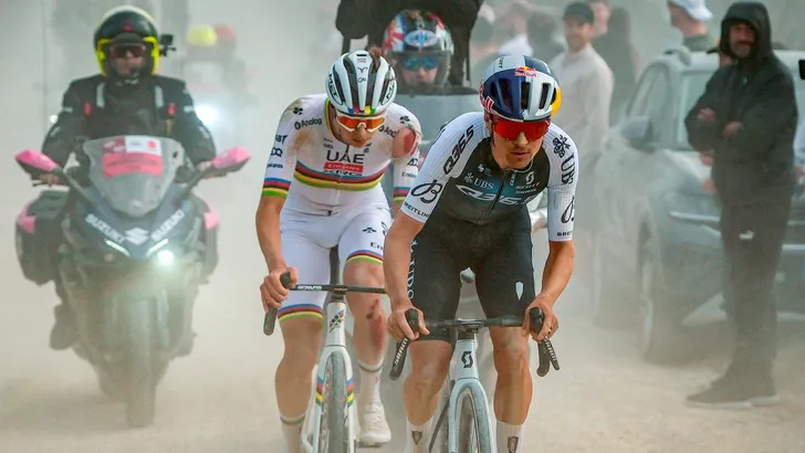 pidcock strijd met pogacar in strade bianche