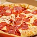 Gijzelnemers nemen twee mensen gevangen en eisen… pizza