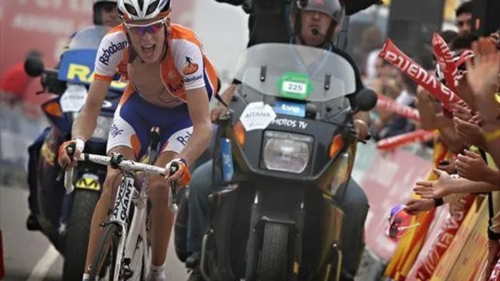 VUELTA: GESINK HUILEND IN DE BUS