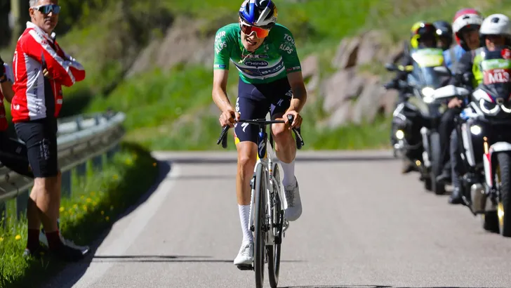 Jonas Vingegaard is de topfavoriet voor de Giro d'Italia, terwijl Giulio Pellizzari zich presenteert als een van de belangrijkste uitdagers. Dat bleek onlangs toen hij de Tour of the Alps won.