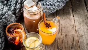 3 COCKTAILS DIE JE WARM HOUDEN TIJDENS DE KOUDE WINTERDAGEN