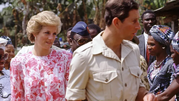 Prinses Diana veranderde door relatie met prins Charles. – Foto van prinses Diana en prins Charles tijdens een bezoek aan Nigerië.