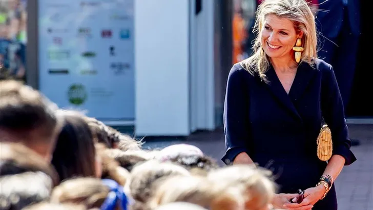 Máxima: paint it black (or blue)