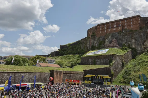 Ploegenpresentatie etappe 20 Tour de France 2023 in Belfort