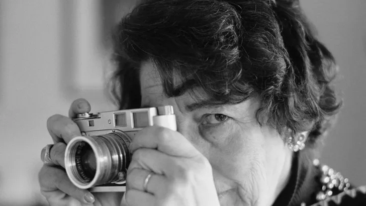 Wil je zien: de docu over het leven van fotografie pionier Gisèle ...