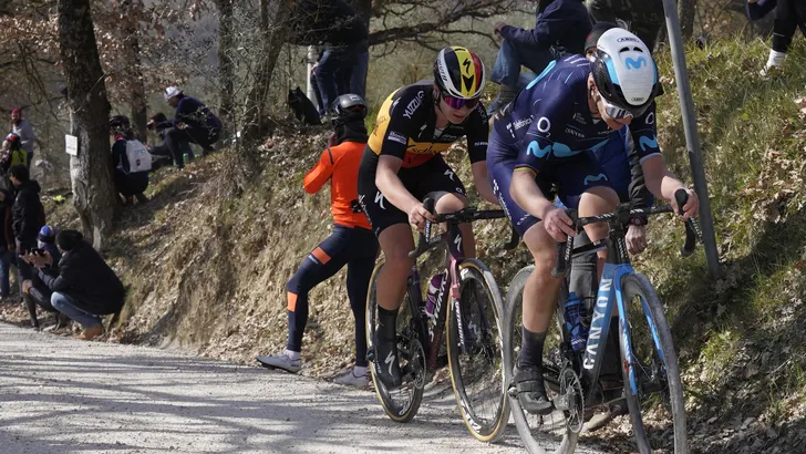 Annemiek van Vleuten en Lotte Kopecky in Strade Bianche 2022