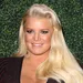 Jessica Simpson showt babybuik en veel mensen schrikken