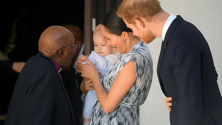 Meghan, Harry én Archie op de thee bij Tutu 