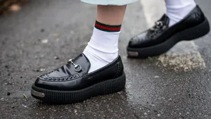 Waarom de klassieke penny loafer nooit uit de mode raakt (en hoe je hem nu draagt)