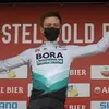 Video | Heerlijke beelden van Ide Schelling die op een bierfiets de Cauberg beklimt