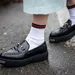 Stijlvolle sokken in designerschoenen.
