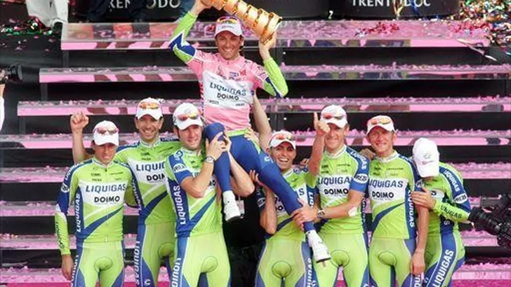 GIRO: Larsson viert mee op feest van Basso