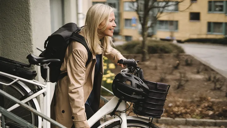 Vrouw e-bike elektrische fiets