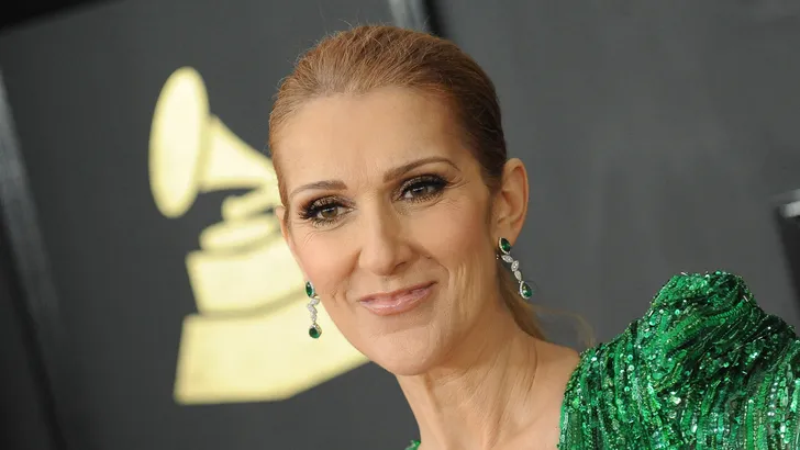 Céline Dion verschijnt mager op Paris Fashion Week