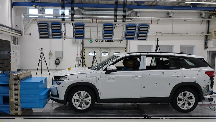 Zonder dit certificaat staat de fabriek stil: wat houdt de homologatie van een auto eigenlijk in?