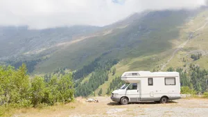 Koppel koopt droomcamper voor pensioen, maar heeft na twee ritjes al spijt: 'Wat een ellende'