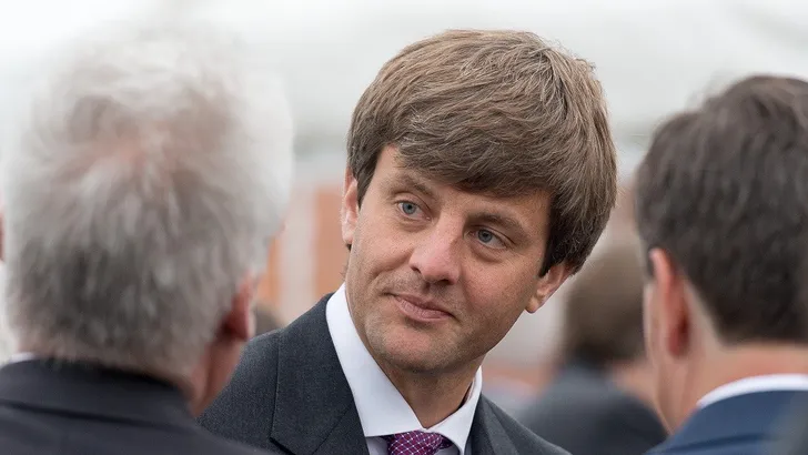 Hannover: prins houdt kasteel, is ijzig over vader