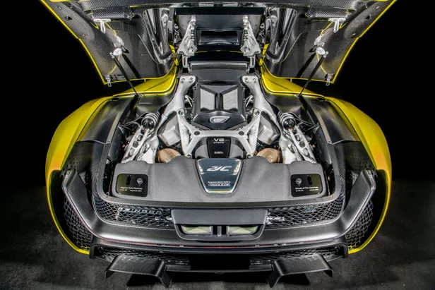 Open motorruimte van Czinger 21C met V8 en carbon onderdelen