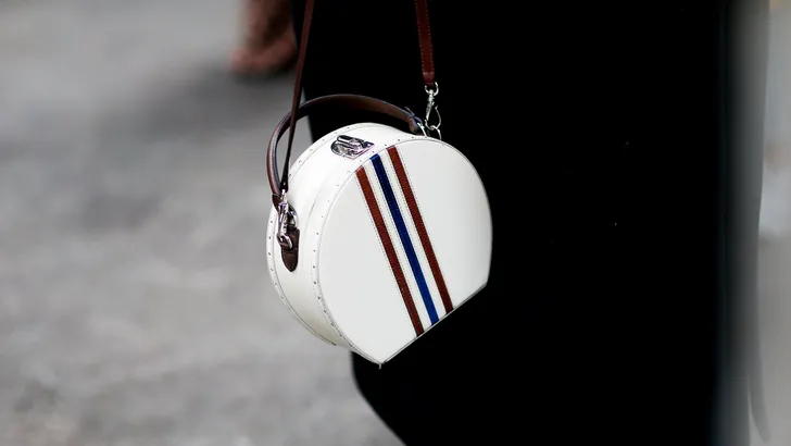 Dit is dé handtassen trend van dit seizoen