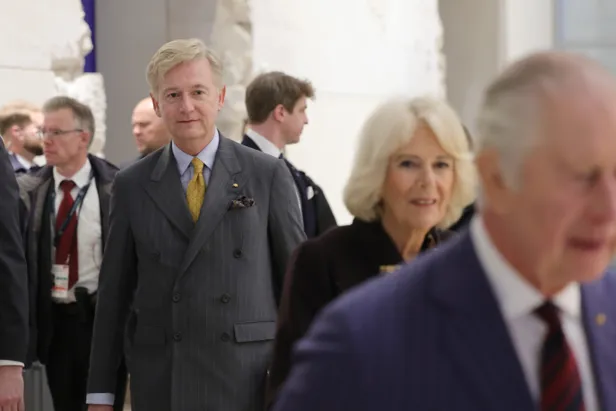 Sir Clive Alderton, door prins Harry ook wel 'The Wasp' genoemd, bij het staatsbezoek aan Duitsland, maart 2023.