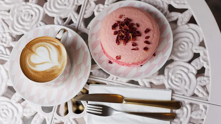Coffee and French macaroon
