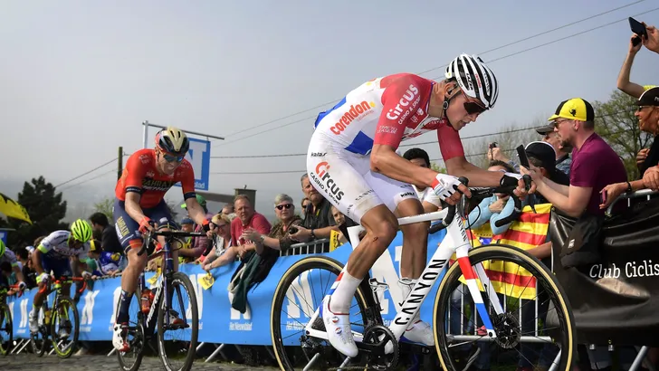 Van der Poel kijkt Ronde van Vlaanderen terug: "Dacht dat ik op kop reed na Paterberg"