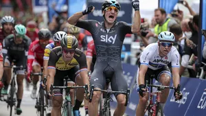 Tour of Britain: Viviani wint tweede rit na declassering Boasson Hagen