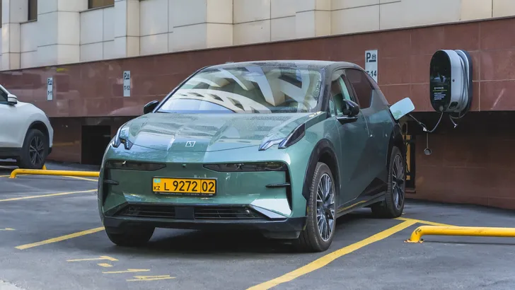 Man verbaasd over 'futuristische' Chinese parkeertechnologie die veel eenvoudiger werkt dan verwacht