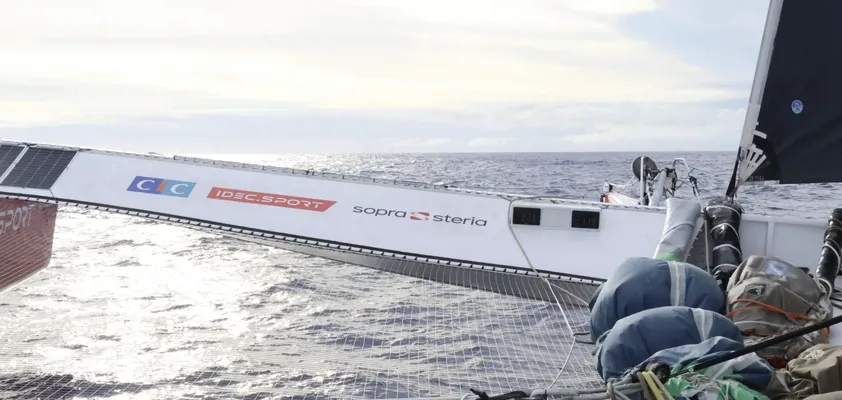 © The Famous Project