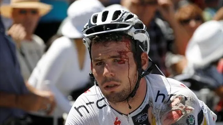 Video: Cavendish gehavend bij val in Down Under