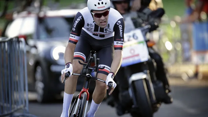 Tom Dumoulin maakt trilogie compleet op NK tijdrijden