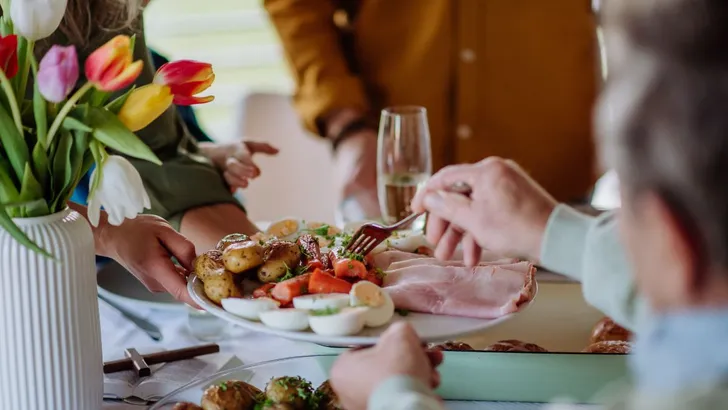 Lekker eten tijdens de Paasbrunch.