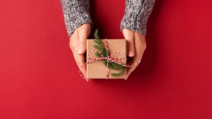 Waarom je blijer wordt van een cadeautje geven dan krijgen
