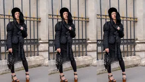 Vrouw met legging aan tijdens Fashion week